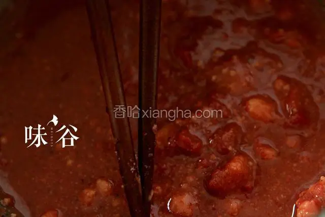 南乳加一点水  压碎备用。
