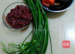 韭菜花炒牛肉的做法图解1