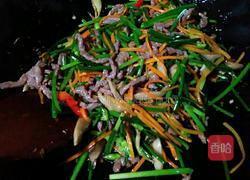 韭菜花炒牛肉的做法图解7
