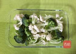 凉拌西兰花 花菜新吃法的做法图解1