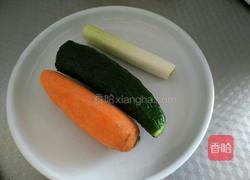 京酱鸡丝的做法图解1