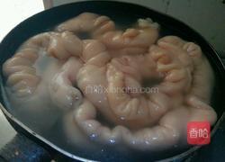 酸菜炒猪肠的做法图解2