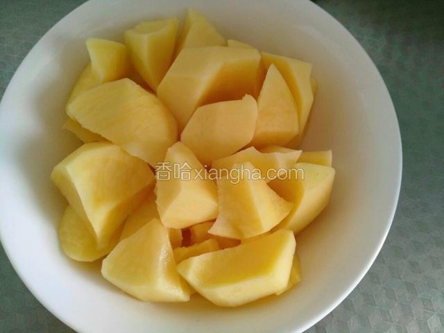 土豆我喜欢用刀掰。