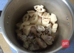 莲藕黄豆猪蹄汤的做法图解4