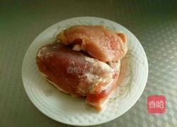 猪肉酸菜炖粉条的做法图解1