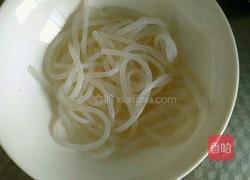 猪肉酸菜炖粉条的做法图解3