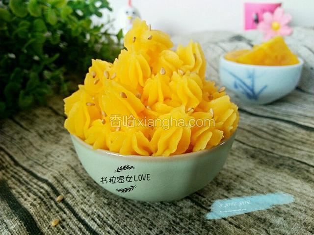 撒上一丢丢熟芝麻就可以了。