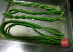 剁椒麻花豆角的做法图解3