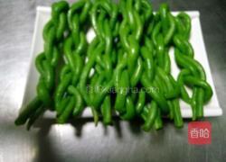 剁椒麻花豆角的做法图解5