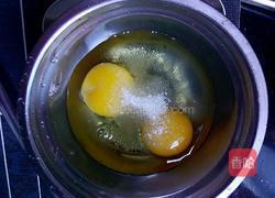 蒸鸡蛋牛奶布丁的做法图解2