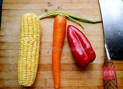 炒玉米胡萝卜丁的做法图解1