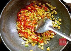 炒玉米胡萝卜丁的做法图解7