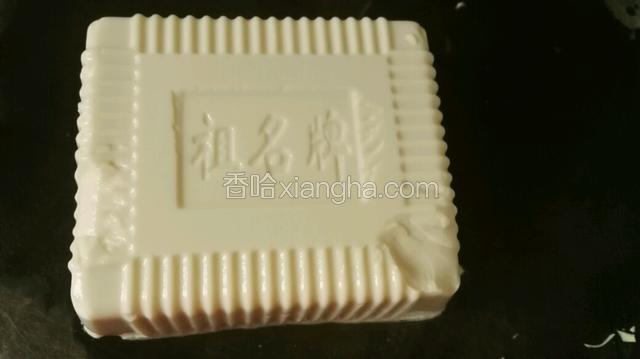 正面撕开，倒扣出来，完整。