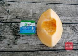 哈密瓜奶昔的做法图解1