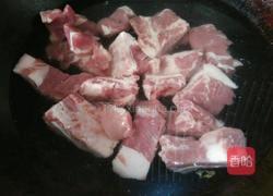 白萝卜豆腐排骨汤的做法图解1