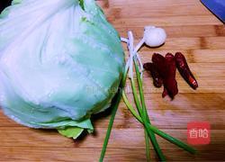 炝包菜丝的做法图解1