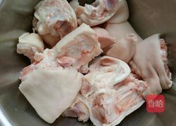 白萝卜猪蹄汤的做法图解2