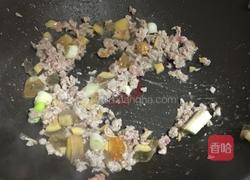 皮蛋瘦肉粥的做法图解2