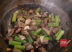 芹菜炒猪心的做法图解7
