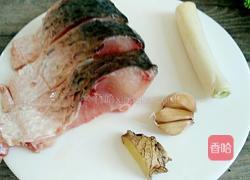 红烧鲤鱼块的做法图解1