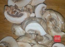 牛奶蘑菇汤的做法图解2