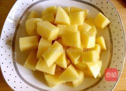 猪肉榛蘑炖土豆的做法图解3