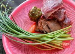 韭苔饺子的做法图解1