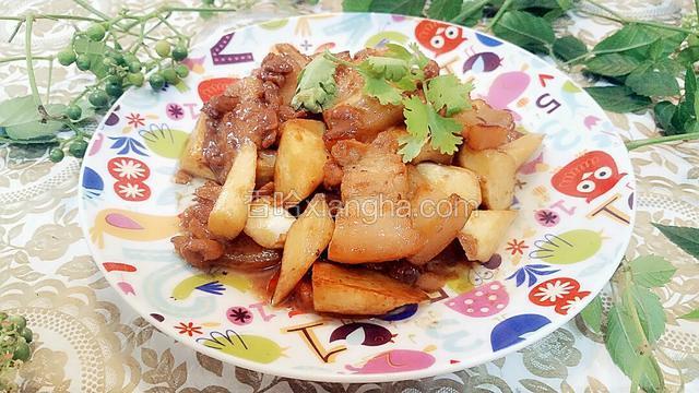 五花肉酱焖茭白