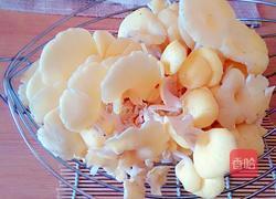 鸡蛋炒黄蘑的做法图解1