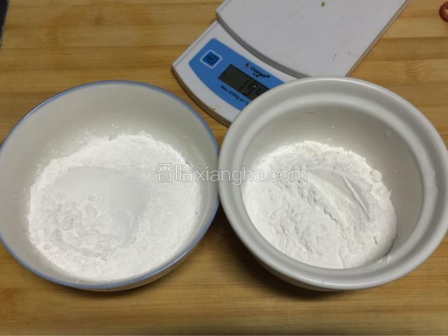 准备好马蹄粉（分成等量的两份