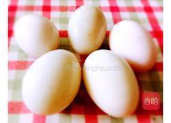 蛋黄莲蓉月饼的做法图解2