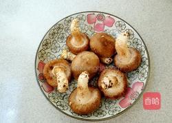 蘑菇鸡腿的做法图解1