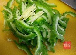 苦瓜肉丝汤的做法图解2