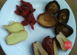 红枣枸杞香菇鸡汤的做法图解1