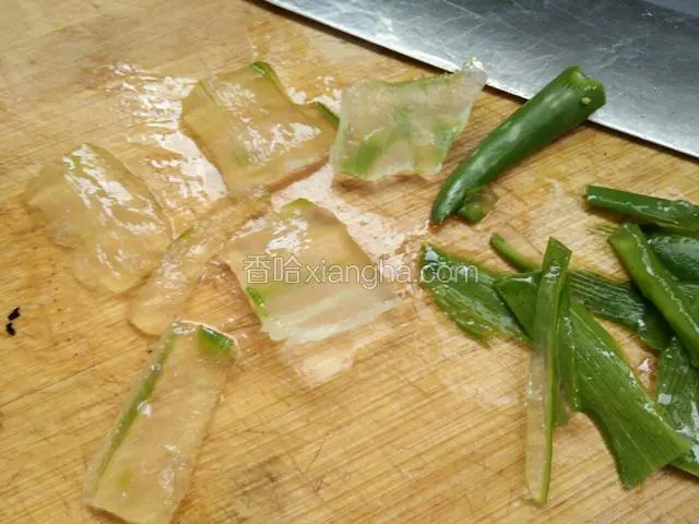 像图中那样把绿皮去掉，只留肉肉
