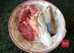 五花肉蒸咸鱼的做法图解1