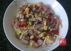 五花肉蒸咸鱼的做法图解3