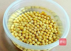 花生黄豆猪脚汤的做法图解2