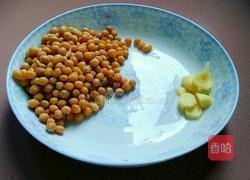 花生黄豆猪脚汤的做法图解7