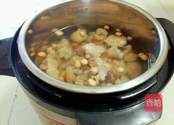 花生黄豆猪脚汤的做法图解8