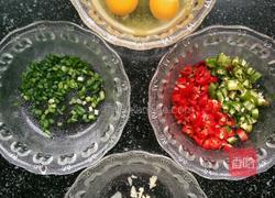 浇汁鸡蛋的做法图解1