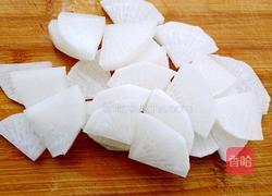 白萝卜猪蹄汤的做法图解1