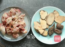 土茯苓鸡汤的做法图解1