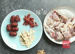 花旗参红枣炖鸡汤的做法图解1