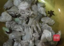 野蘑菇炖鸡的做法图解8