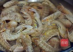 中秋吃虾欢乐一家的做法图解2