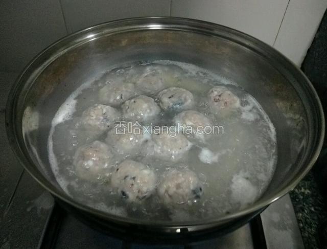 煮至沸腾，再煮十分钟即可