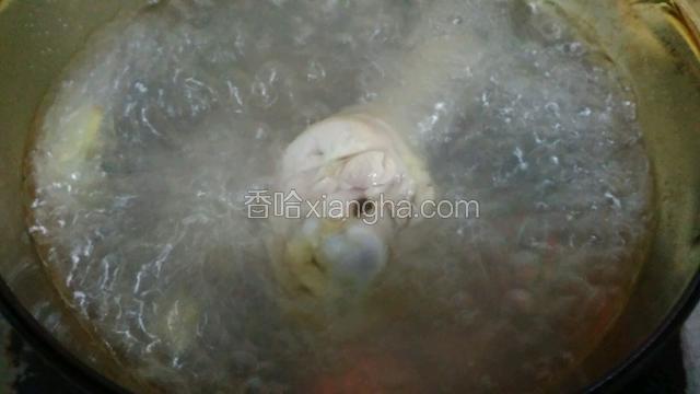 放上姜片大火煮10分钟关火焖一下