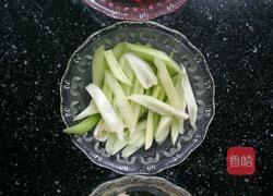 西芹炒肉片的做法图解3