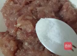 自制肉丸子的做法图解1